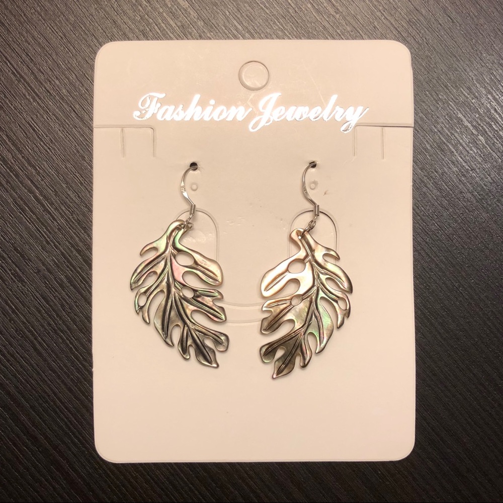 NWT! Shell Earrings